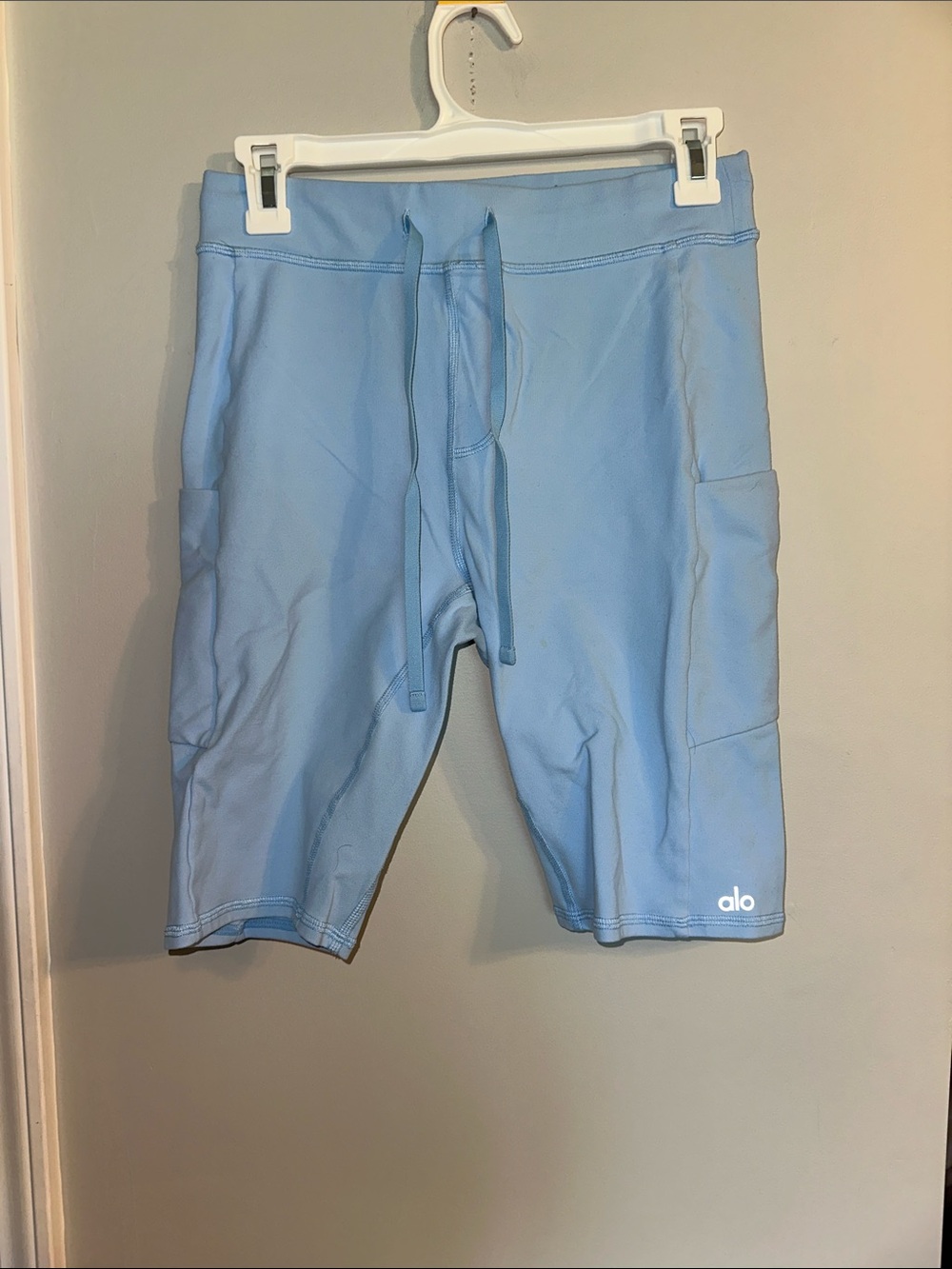 Alo medium blue bike shorts with tie waist and pockets